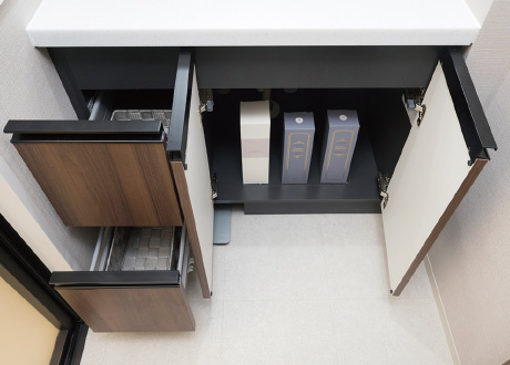 開き扉収納+2段引出し